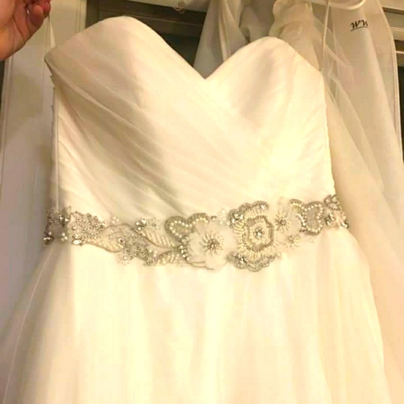 Wedding dress - Picture 1 of 7